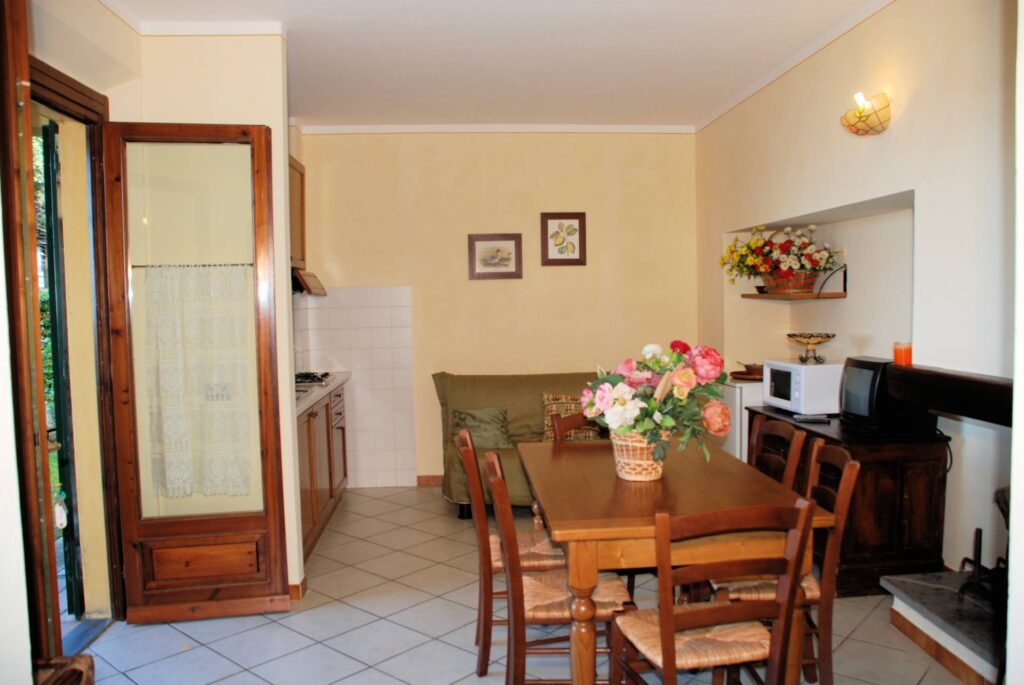 1622-Casa vacanze con piscina e vista panoramica mozzafiato-Lamporecchio-9 Agenzia Immobiliare ASIP