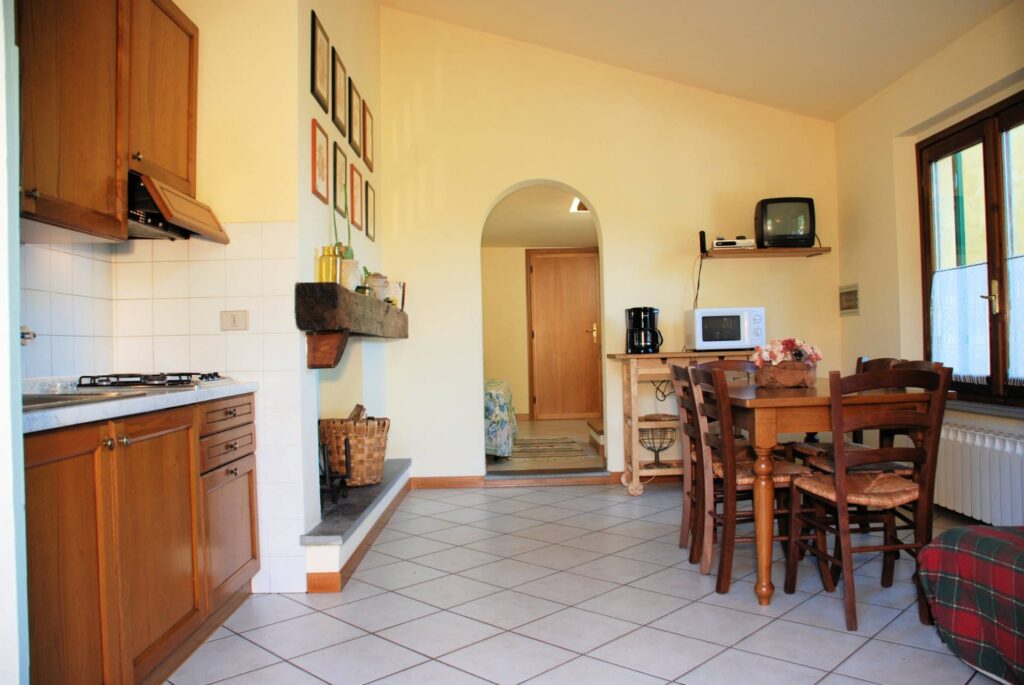 1622-Casa vacanze con piscina e vista panoramica mozzafiato-Lamporecchio-10 Agenzia Immobiliare ASIP