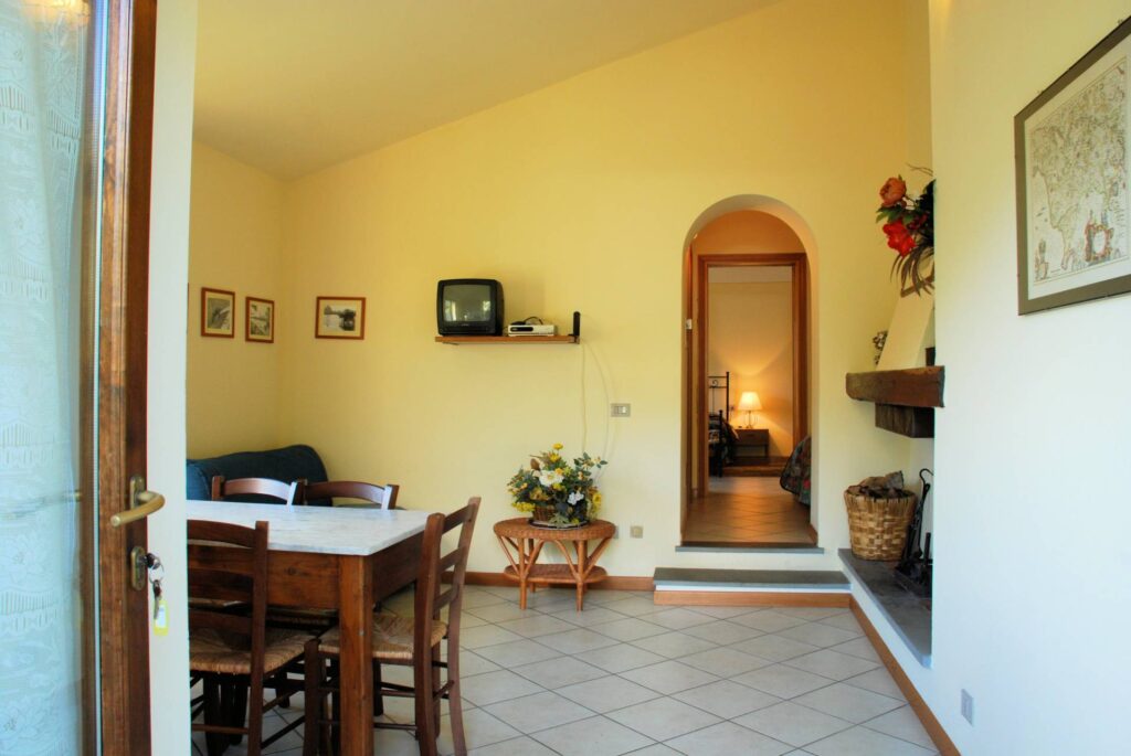 1622-Casa vacanze con piscina e vista panoramica mozzafiato-Lamporecchio-12 Agenzia Immobiliare ASIP