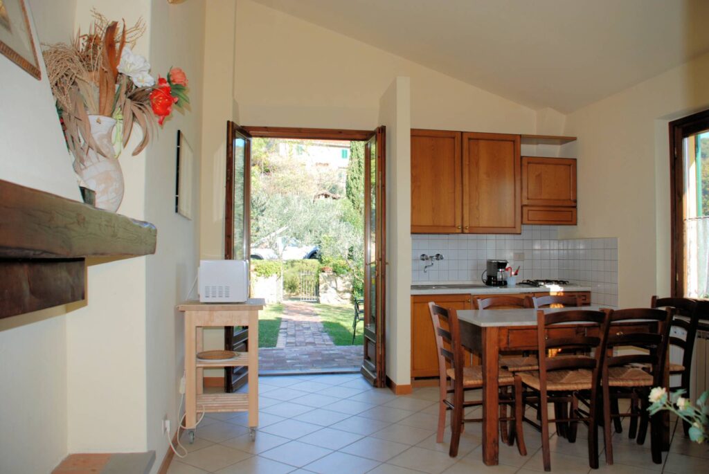 1622-Casa vacanze con piscina e vista panoramica mozzafiato-Lamporecchio-15 Agenzia Immobiliare ASIP