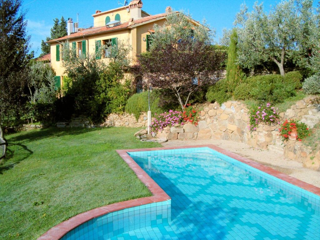 1622-Casa vacanze con piscina e vista panoramica mozzafiato-Lamporecchio-1 Agenzia Immobiliare ASIP