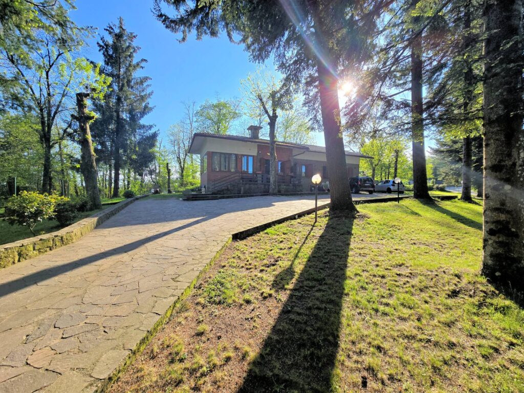 1625-Villa con ampio giardino-Marliana-1 Agenzia Immobiliare ASIP