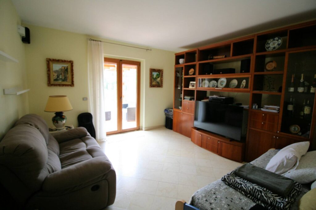 1632-Villetta libera su tre lati in posizione collinare con piscina e vista mare-Livorno-10 Agenzia Immobiliare ASIP