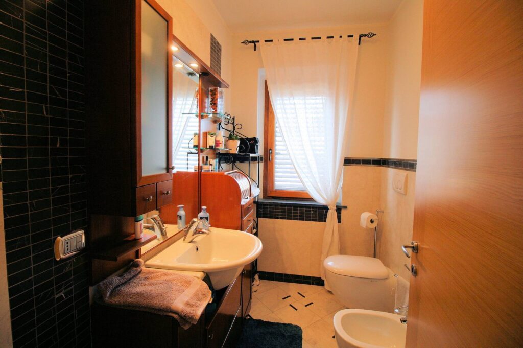 1632-Villetta libera su tre lati in posizione collinare con piscina e vista mare-Livorno-21 Agenzia Immobiliare ASIP