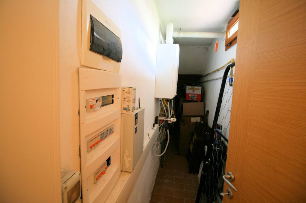 1632-Villetta libera su tre lati in posizione collinare con piscina e vista mare-Livorno-23 Agenzia Immobiliare ASIP