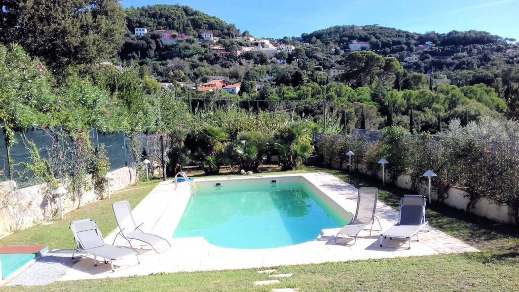 1632-Villetta libera su tre lati in posizione collinare con piscina e vista mare-Livorno-1 Agenzia Immobiliare ASIP