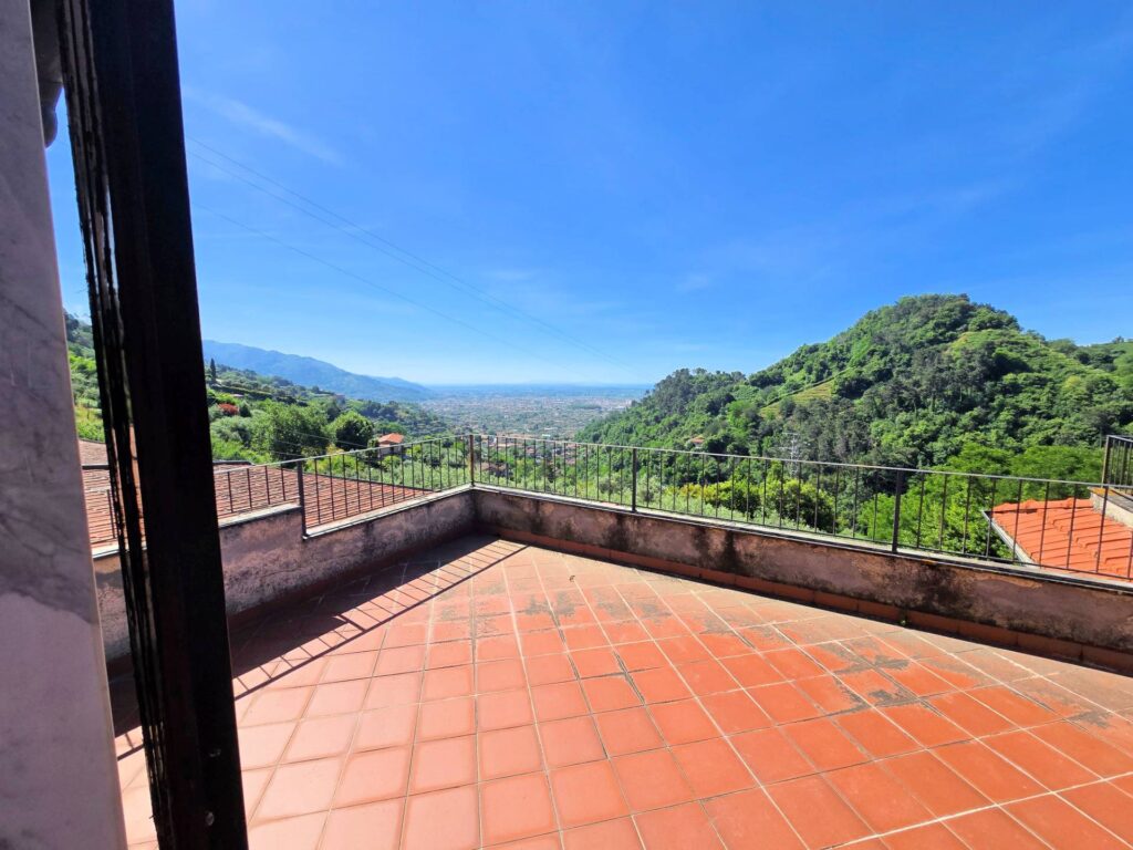 1639-Terratetto con giardino e vista mare-Pietrasanta-4 Agenzia Immobiliare ASIP