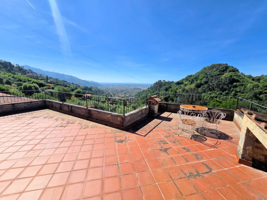 1639-Terratetto con giardino e vista mare-Pietrasanta-1 Agenzia Immobiliare ASIP