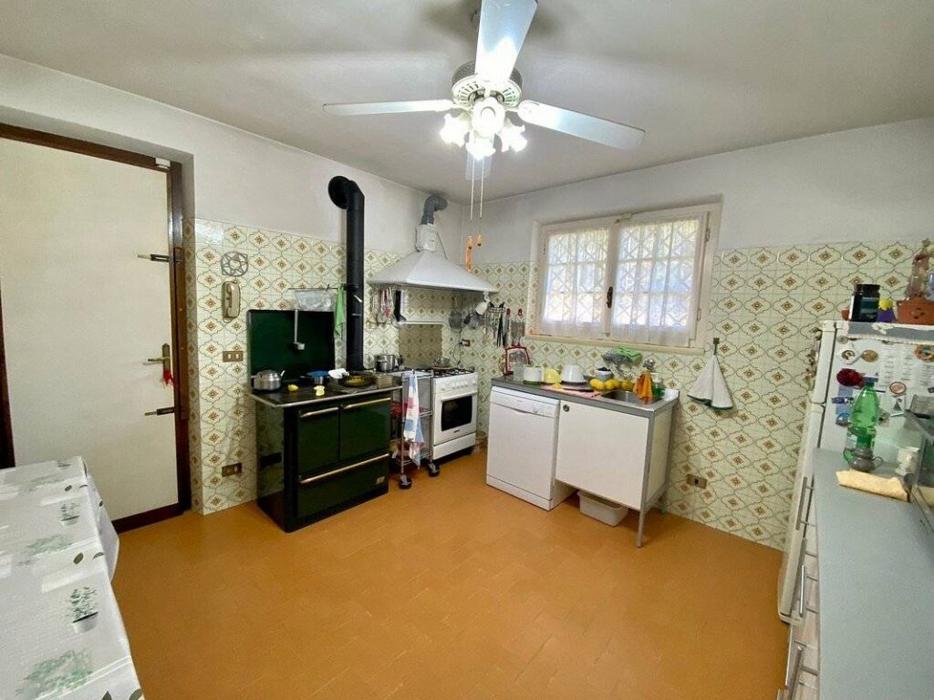 1640-Villa libera su quattro lati con giardino-Pietrasanta-15 Agenzia Immobiliare ASIP