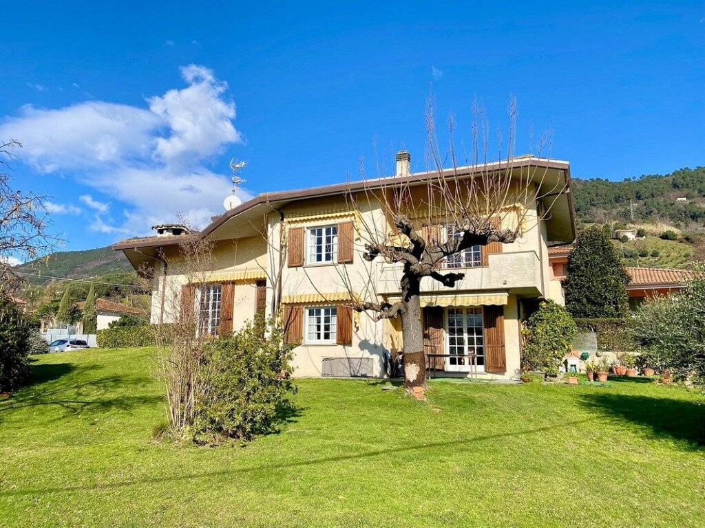 1640-Villa libera su quattro lati con giardino-Pietrasanta-1 Agenzia Immobiliare ASIP
