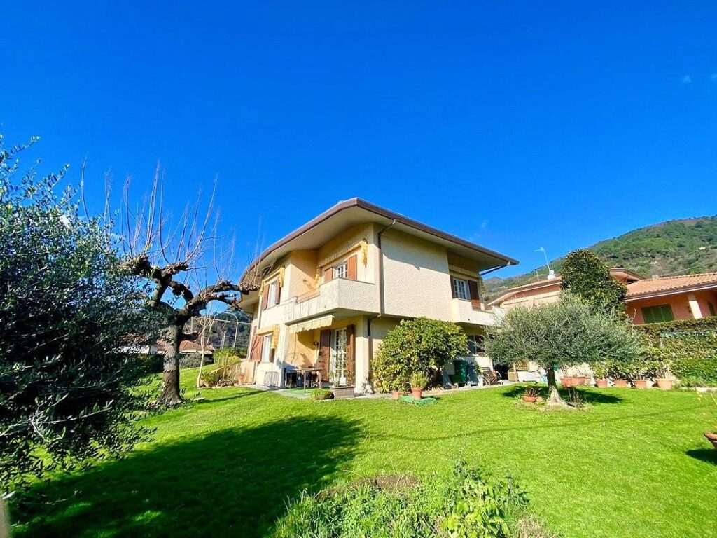1640-Villa libera su quattro lati con giardino-Pietrasanta-2 Agenzia Immobiliare ASIP