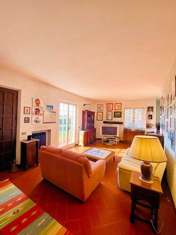 1640-Villa libera su quattro lati con giardino-Pietrasanta-13 Agenzia Immobiliare ASIP