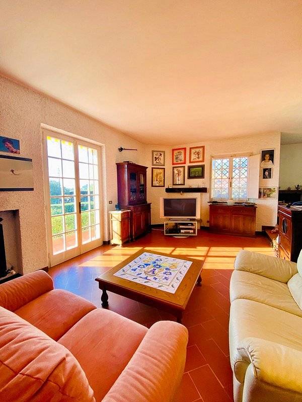 1640-Villa libera su quattro lati con giardino-Pietrasanta-16 Agenzia Immobiliare ASIP