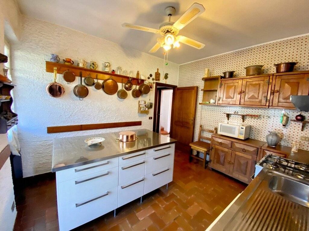 1640-Villa libera su quattro lati con giardino-Pietrasanta-12 Agenzia Immobiliare ASIP