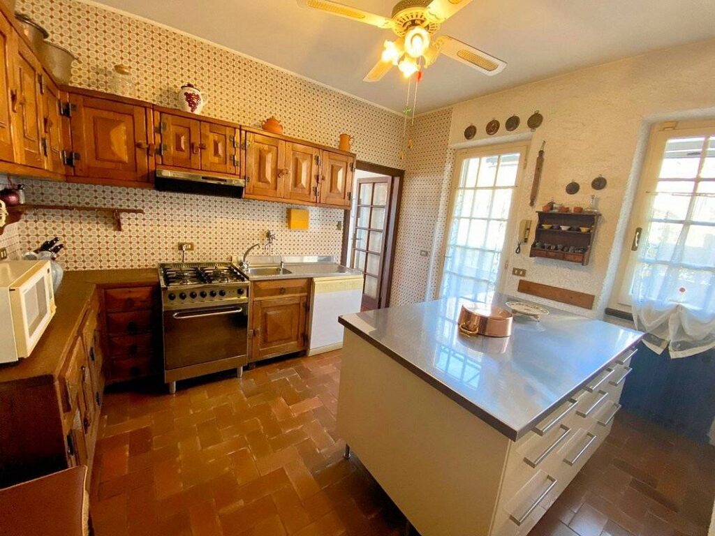 1640-Villa libera su quattro lati con giardino-Pietrasanta-11 Agenzia Immobiliare ASIP