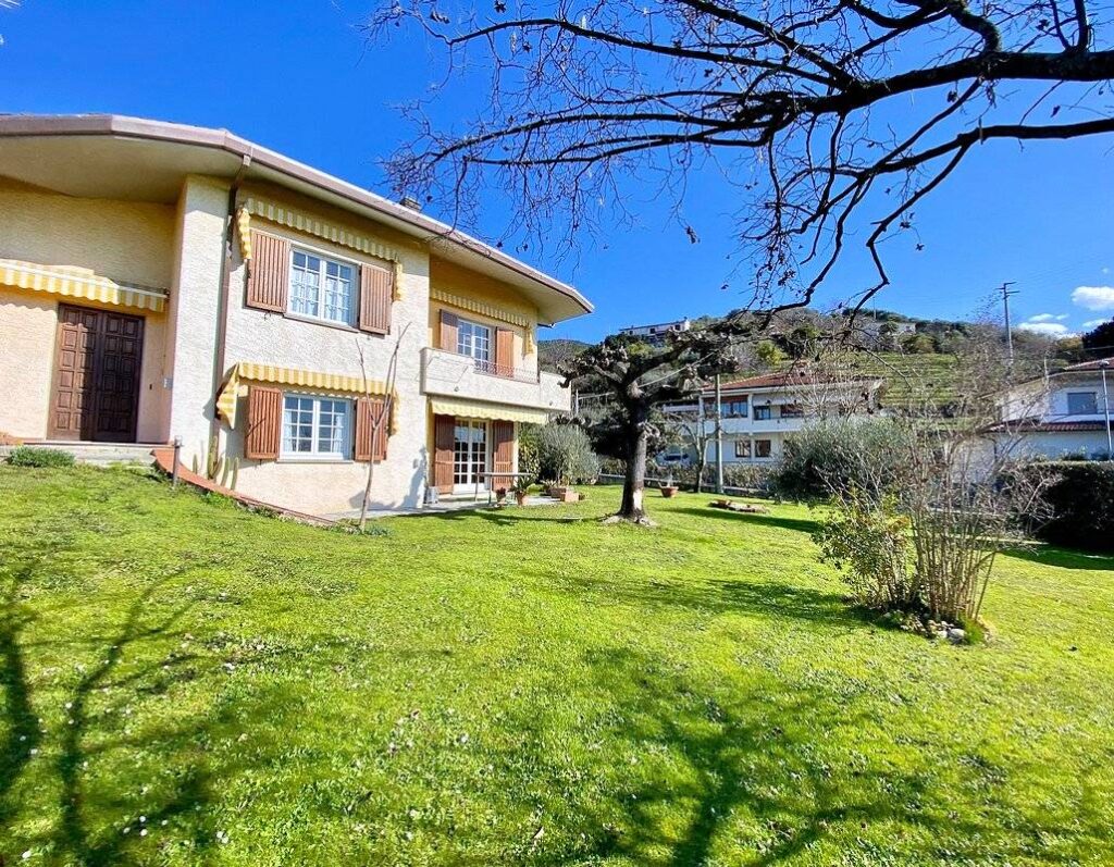1640-Villa libera su quattro lati con giardino-Pietrasanta-3 Agenzia Immobiliare ASIP