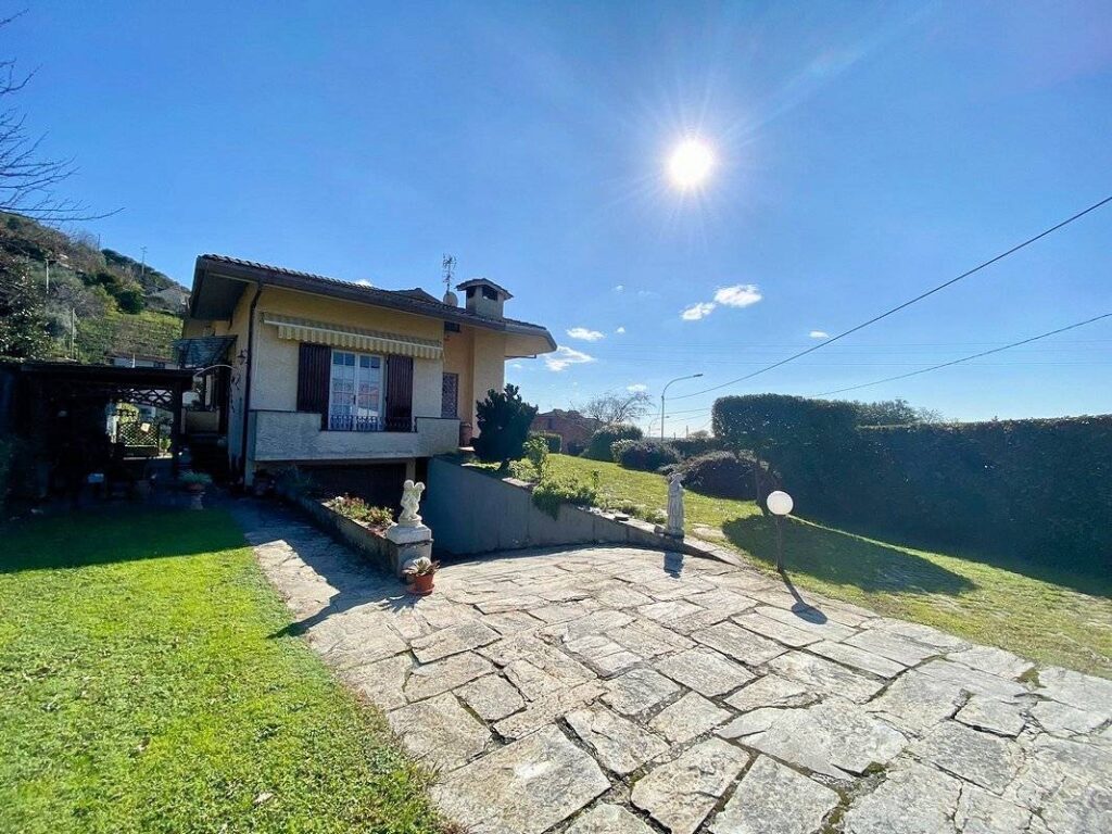 1640-Villa libera su quattro lati con giardino-Pietrasanta-6 Agenzia Immobiliare ASIP