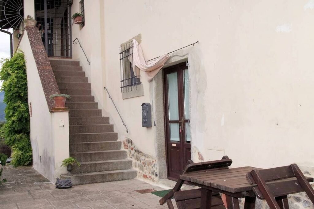 1648-Agriturismo di ampia superficie con vigneto piscina in posizione panoramica-Loro Ciuffenna-17 Agenzia Immobiliare ASIP