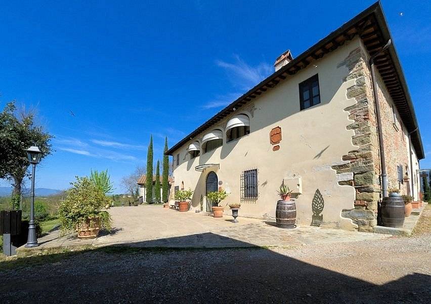 1648-Agriturismo di ampia superficie con vigneto piscina in posizione panoramica-Loro Ciuffenna-2 Agenzia Immobiliare ASIP