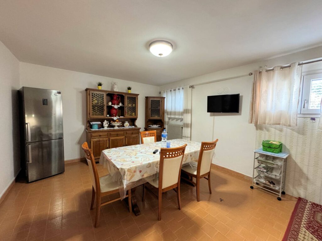 1650-Villa di ampia superficie con giardino-Altopascio-9 Agenzia Immobiliare ASIP