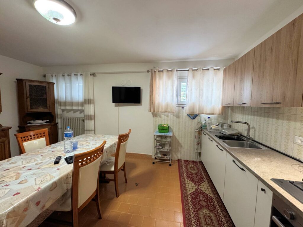 1650-Villa di ampia superficie con giardino-Altopascio-11 Agenzia Immobiliare ASIP