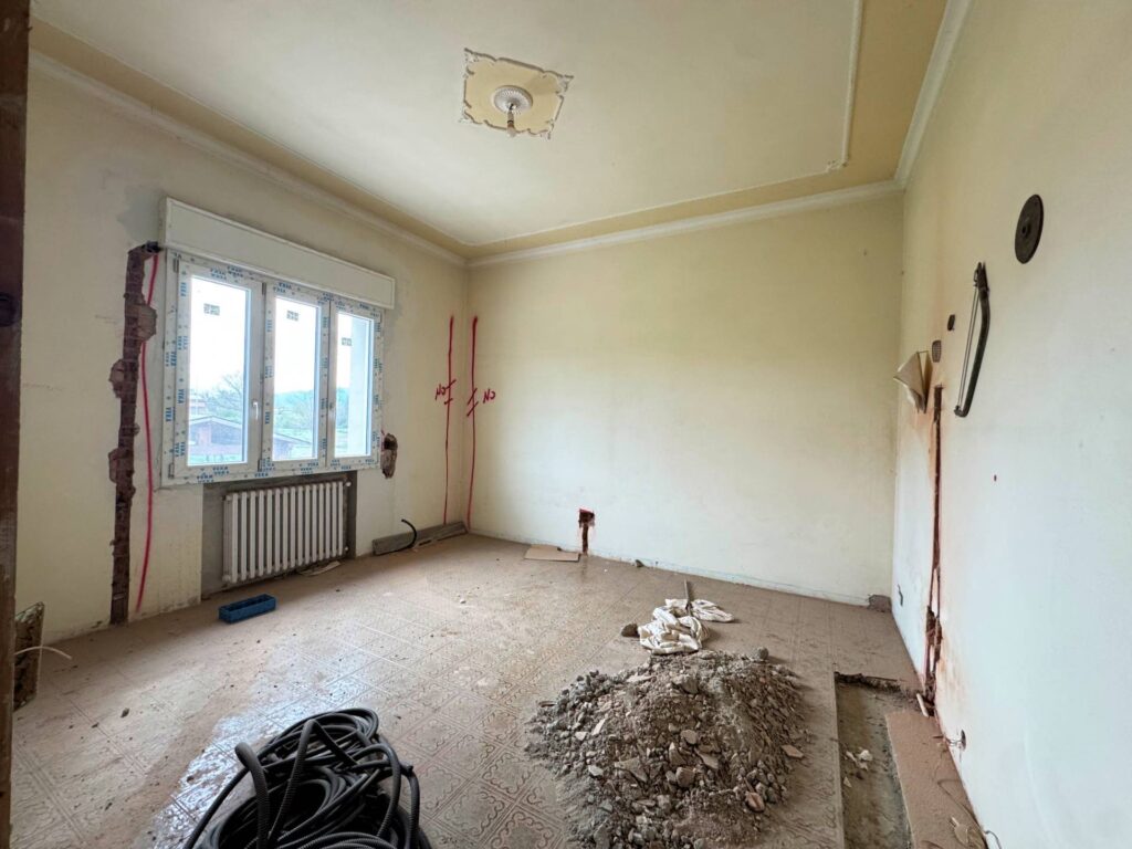 1650-Villa di ampia superficie con giardino-Altopascio-16 Agenzia Immobiliare ASIP