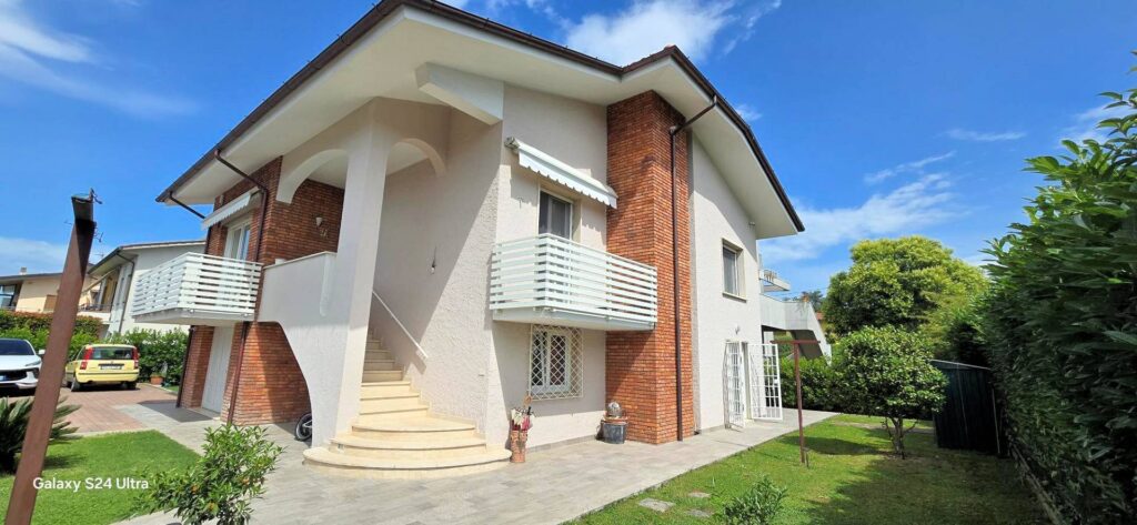 1651-Villetta recentemente ristrutturata libera su quattro lati  con ampio giardino-Ponte Buggianese-1 Agenzia Immobiliare ASIP