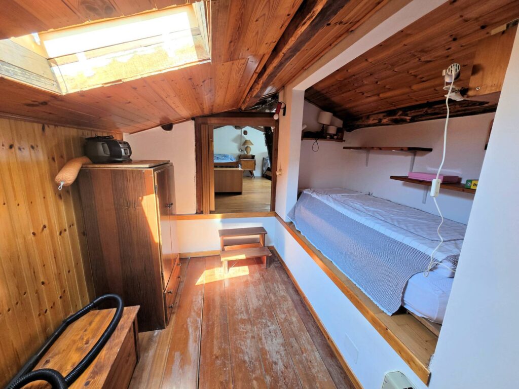 1652-Villetta libera su quattro lati recentemente ristrutturata con ampio giardino piscina e suggestiva vista panoramica-Marliana-42 Agenzia Immobiliare ASIP