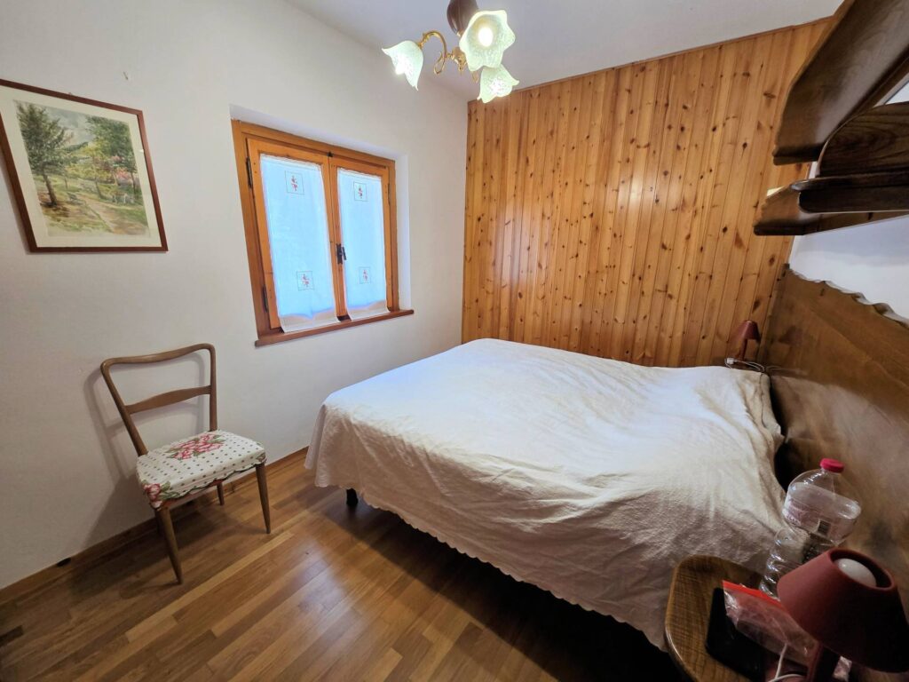 1652-Villetta libera su quattro lati recentemente ristrutturata con ampio giardino piscina e suggestiva vista panoramica-Marliana-37 Agenzia Immobiliare ASIP