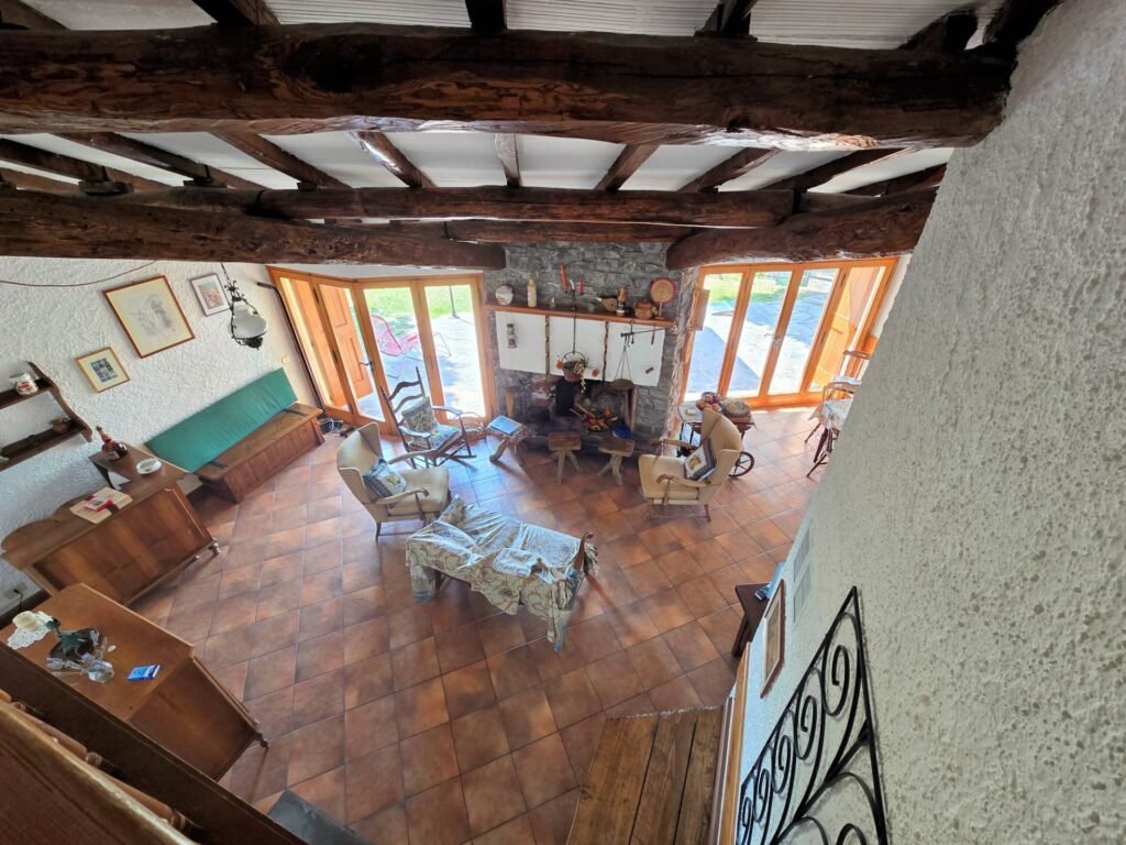 1652-Villetta libera su quattro lati recentemente ristrutturata con ampio giardino piscina e suggestiva vista panoramica-Marliana-25 Agenzia Immobiliare ASIP