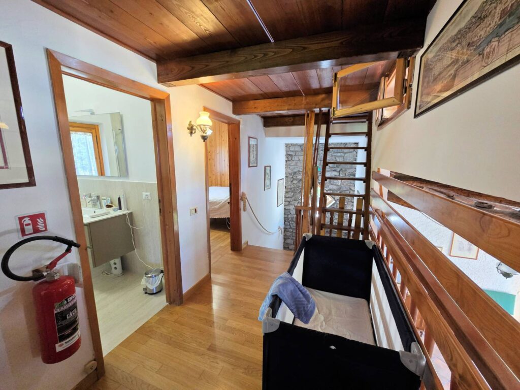 1652-Villetta libera su quattro lati recentemente ristrutturata con ampio giardino piscina e suggestiva vista panoramica-Marliana-39 Agenzia Immobiliare ASIP