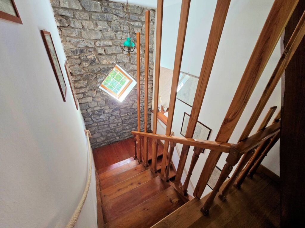 1652-Villetta libera su quattro lati recentemente ristrutturata con ampio giardino piscina e suggestiva vista panoramica-Marliana-34 Agenzia Immobiliare ASIP