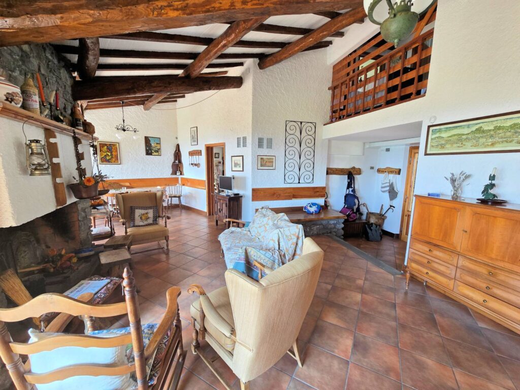 1652-Villetta libera su quattro lati recentemente ristrutturata con ampio giardino piscina e suggestiva vista panoramica-Marliana-27 Agenzia Immobiliare ASIP