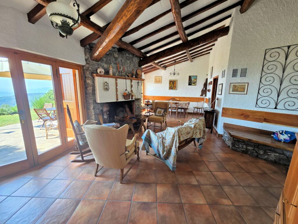 1652-Villetta libera su quattro lati recentemente ristrutturata con ampio giardino piscina e suggestiva vista panoramica-Marliana-26 Agenzia Immobiliare ASIP