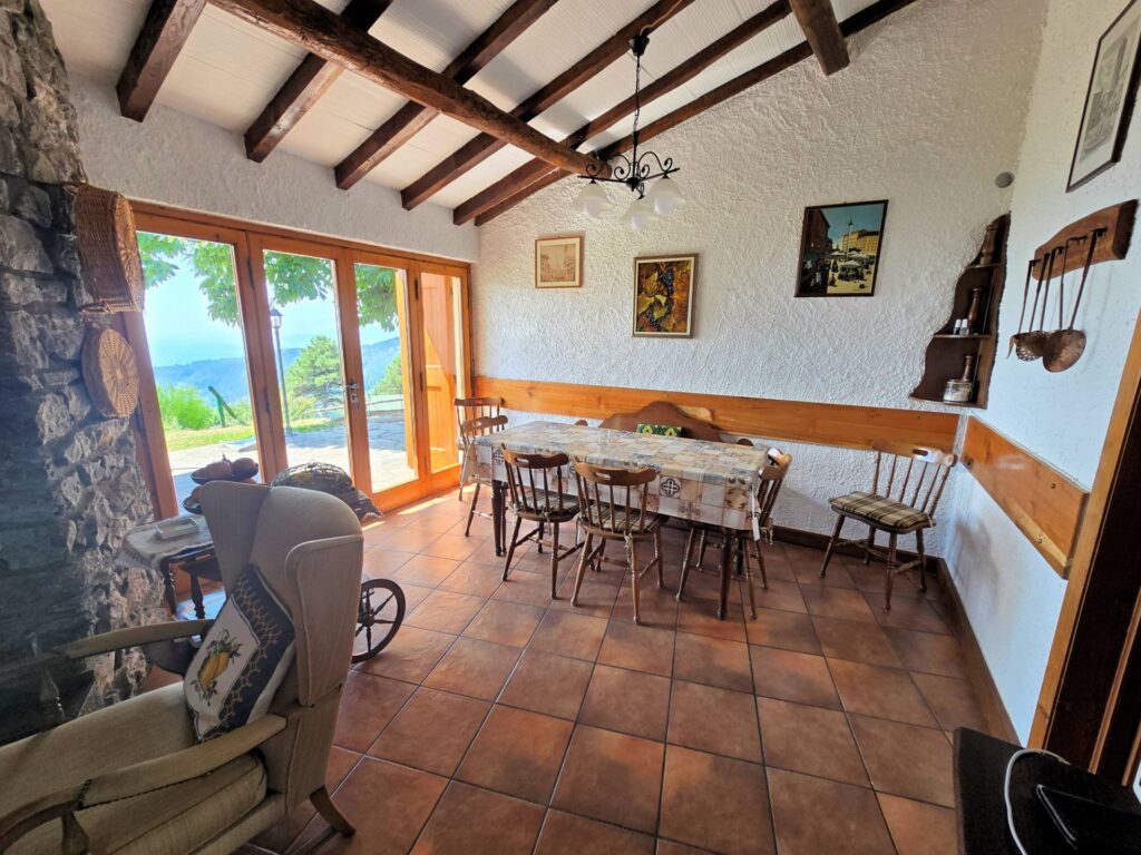 1652-Villetta libera su quattro lati recentemente ristrutturata con ampio giardino piscina e suggestiva vista panoramica-Marliana-31 Agenzia Immobiliare ASIP