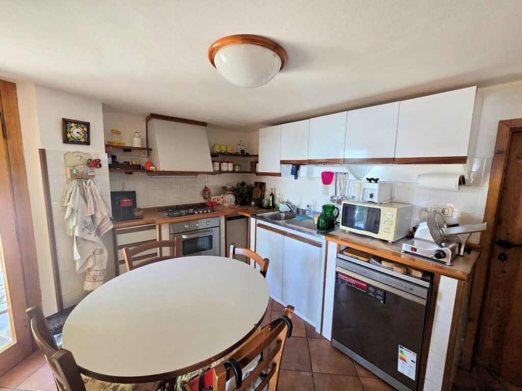 1652-Villetta libera su quattro lati recentemente ristrutturata con ampio giardino piscina e suggestiva vista panoramica-Marliana-32 Agenzia Immobiliare ASIP