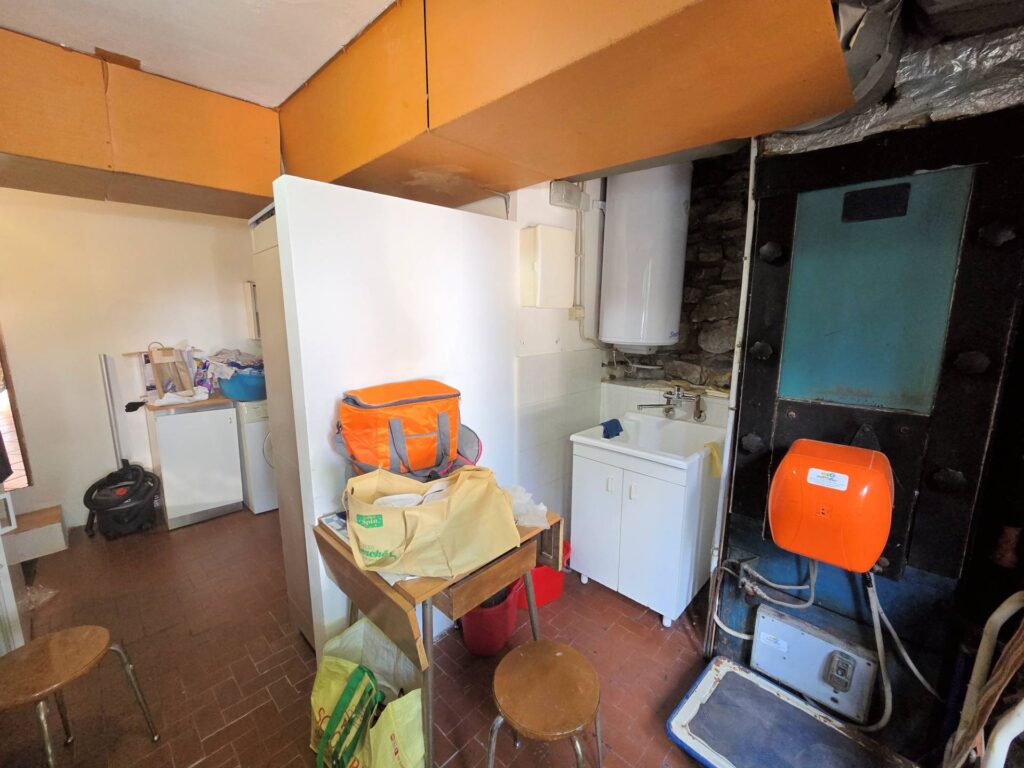 1652-Villetta libera su quattro lati recentemente ristrutturata con ampio giardino piscina e suggestiva vista panoramica-Marliana-45 Agenzia Immobiliare ASIP