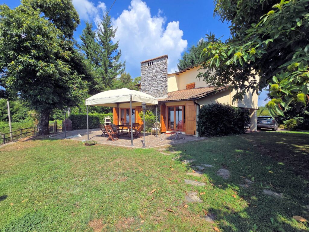 1652-Villetta libera su quattro lati recentemente ristrutturata con ampio giardino piscina e suggestiva vista panoramica-Marliana-2 Agenzia Immobiliare ASIP