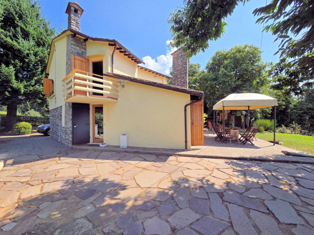 1652-Villetta libera su quattro lati recentemente ristrutturata con ampio giardino piscina e suggestiva vista panoramica-Marliana-6 Agenzia Immobiliare ASIP