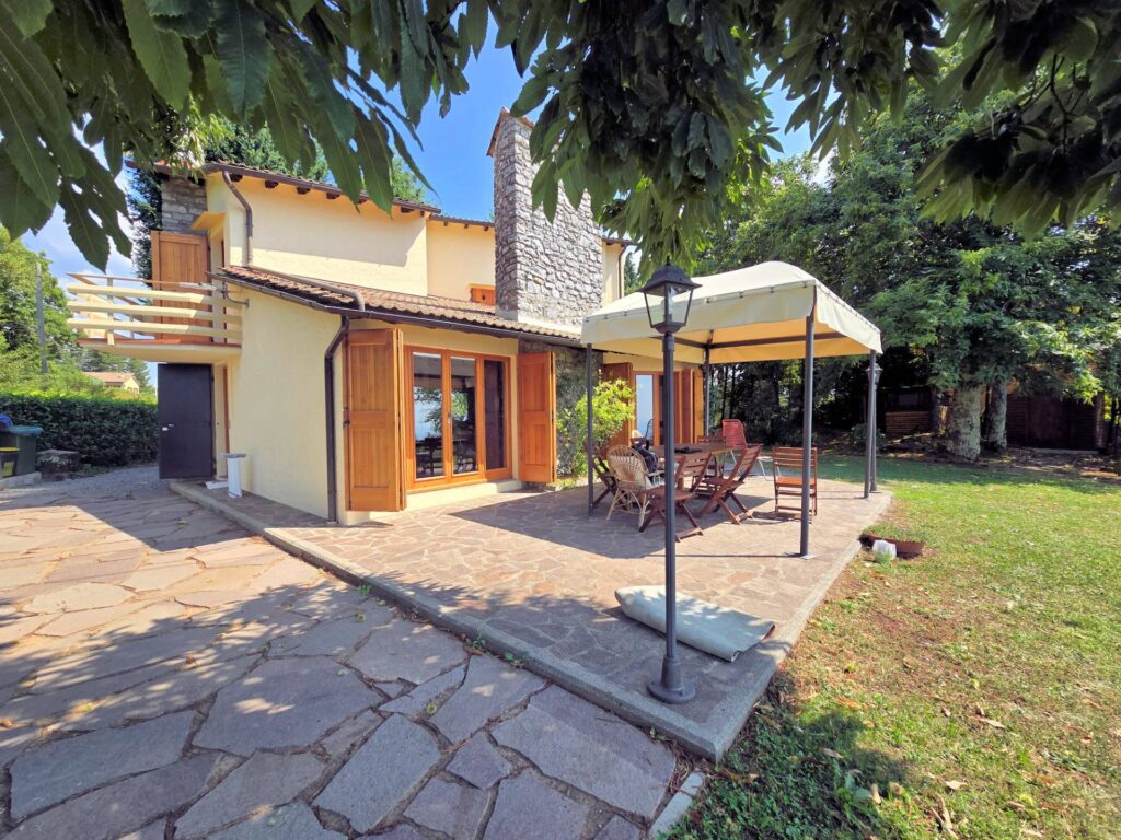 1652-Villetta libera su quattro lati recentemente ristrutturata con ampio giardino piscina e suggestiva vista panoramica-Marliana-12 Agenzia Immobiliare ASIP