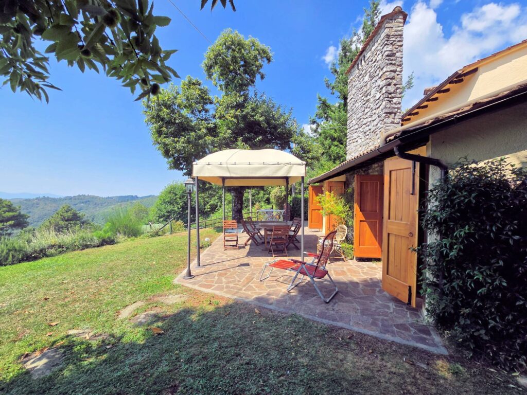 1652-Villetta libera su quattro lati recentemente ristrutturata con ampio giardino piscina e suggestiva vista panoramica-Marliana-10 Agenzia Immobiliare ASIP