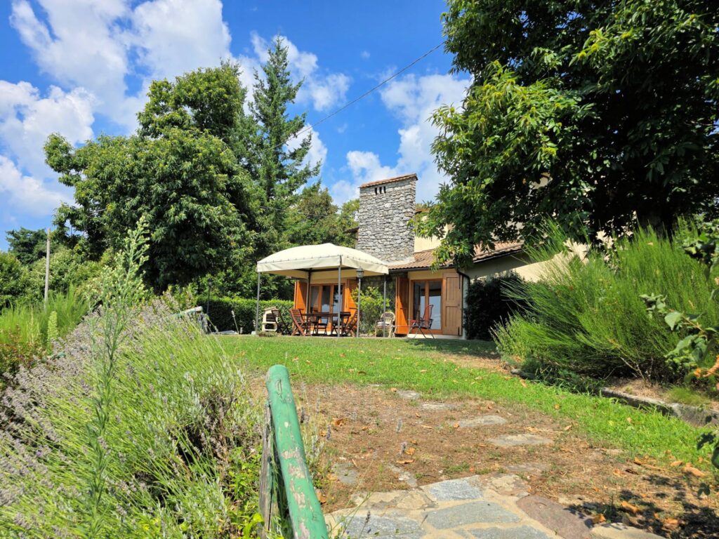 1652-Villetta libera su quattro lati recentemente ristrutturata con ampio giardino piscina e suggestiva vista panoramica-Marliana-4 Agenzia Immobiliare ASIP