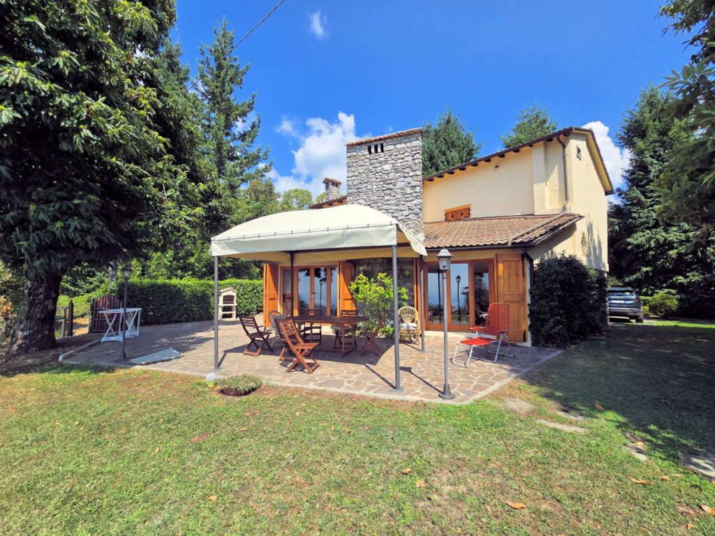 1652-Villetta libera su quattro lati recentemente ristrutturata con ampio giardino piscina e suggestiva vista panoramica-Marliana-14 Agenzia Immobiliare ASIP