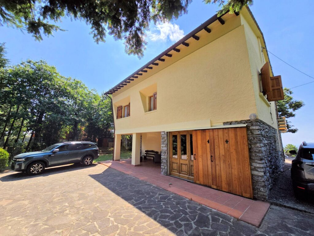 1652-Villetta libera su quattro lati recentemente ristrutturata con ampio giardino piscina e suggestiva vista panoramica-Marliana-8 Agenzia Immobiliare ASIP