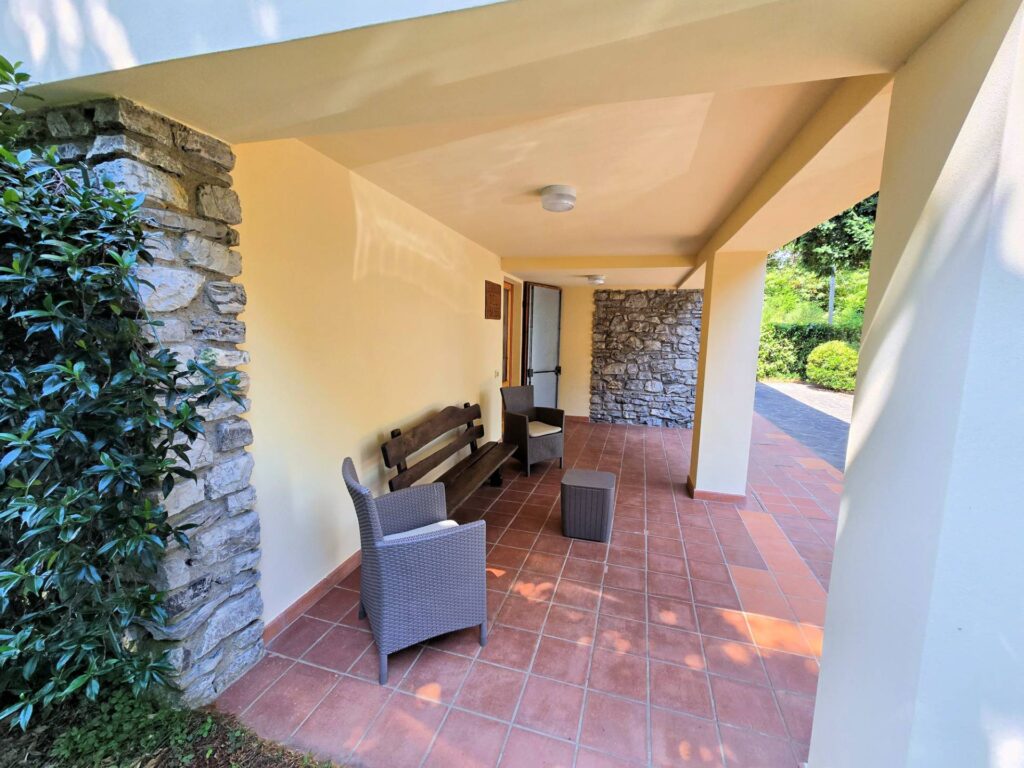 1652-Villetta libera su quattro lati recentemente ristrutturata con ampio giardino piscina e suggestiva vista panoramica-Marliana-24 Agenzia Immobiliare ASIP