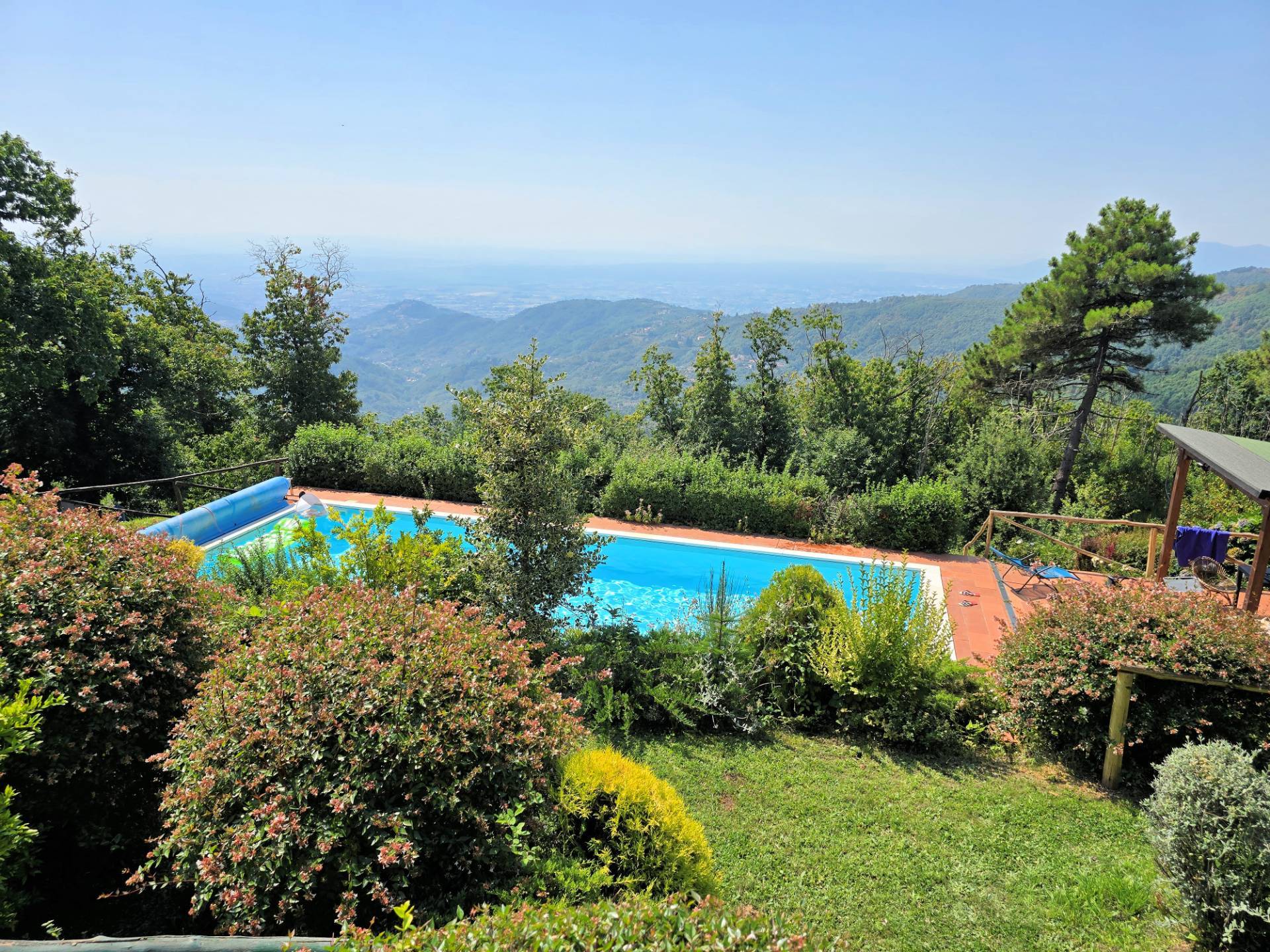 1652-Villetta libera su quattro lati recentemente ristrutturata con ampio giardino piscina e suggestiva vista panoramica-Marliana-1 Agenzia Immobiliare ASIP