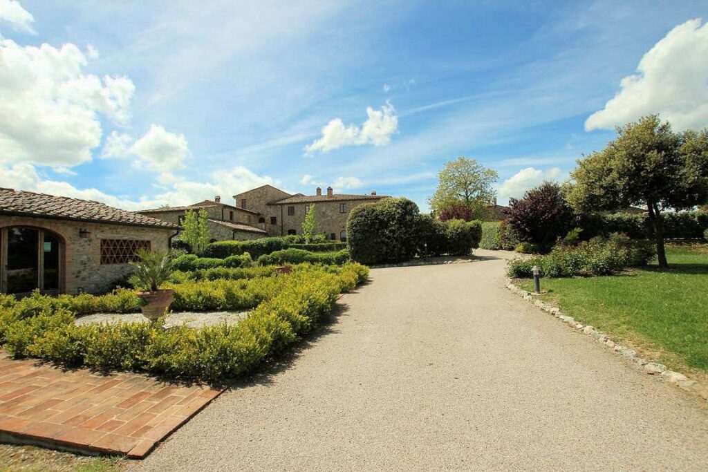 1668-Bellissimo appartamento al piano primo con giardino privato in un borgo completamente ristrutturato con ampia piscina-Volterra-13 Agenzia Immobiliare ASIP
