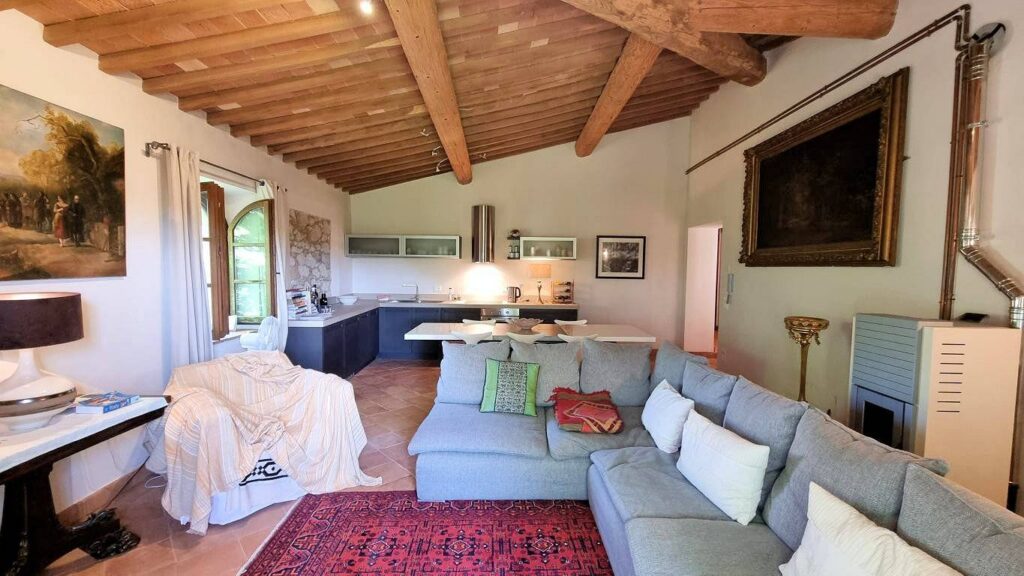 1668-Bellissimo appartamento al piano primo con giardino privato in un borgo completamente ristrutturato con ampia piscina-Volterra-17 Agenzia Immobiliare ASIP