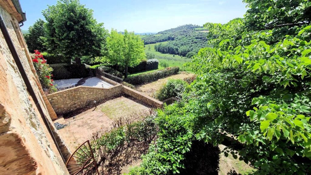 1668-Bellissimo appartamento al piano primo con giardino privato in un borgo completamente ristrutturato con ampia piscina-Volterra-14 Agenzia Immobiliare ASIP