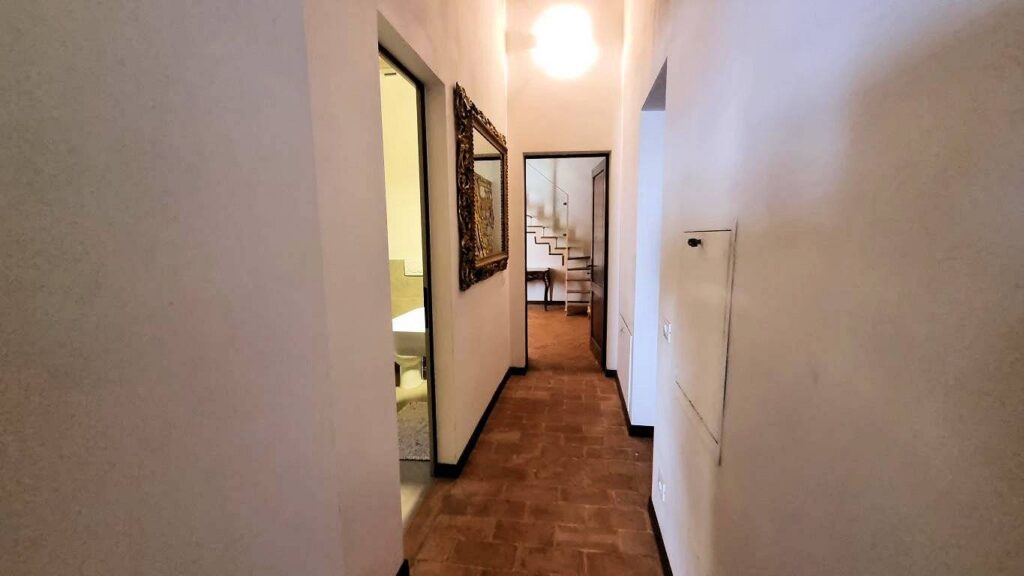 1668-Bellissimo appartamento al piano primo con giardino privato in un borgo completamente ristrutturato con ampia piscina-Volterra-18 Agenzia Immobiliare ASIP